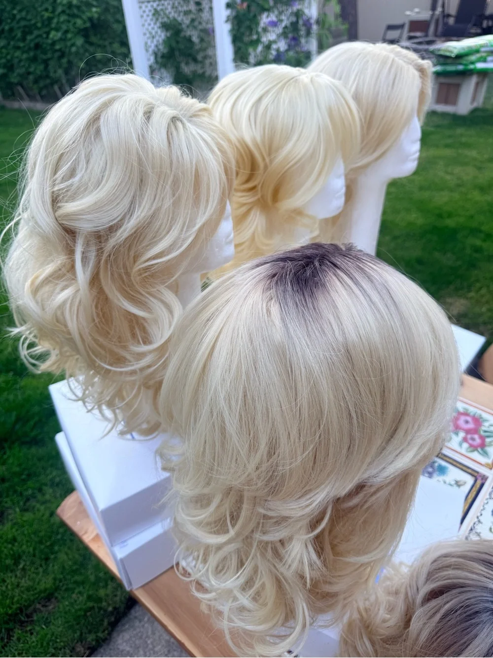 New & Used Blonde Layered Women's Wig - Natural Blonde - Picture 9 of 10